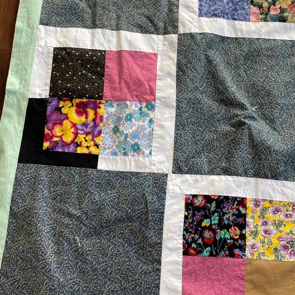 50”x38” Handmade Patchwork Knot Square Quilt Mint Trim Florals Cotton